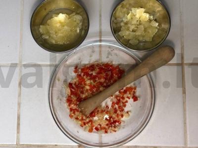 Aštri salsa su grybais Žingsnis 3