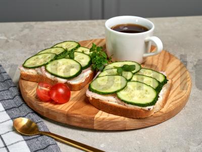 Skrebučiai su ėriena pagrindine nuotrauka