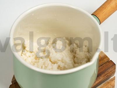 Žuvies salotos su ryžiais ir kukurūzais Žingsnis 1