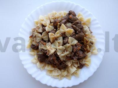 Aromatingi makaronai su kepenimis pagrindine nuotrauka
