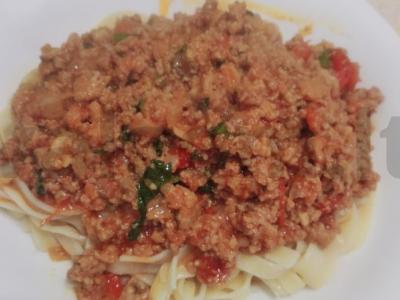 Makaronai a la bolognese. pagrindine nuotrauka