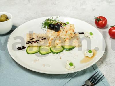 Salotos su ryžiais ir konservuota žuvimi pagrindine nuotrauka