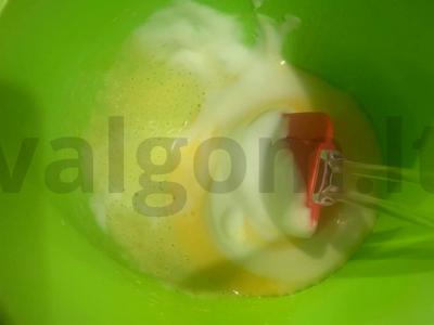 Dovanų tortas su švelniu kremu Žingsnis 3