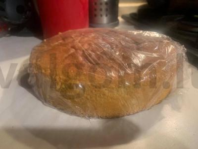 Dovanų tortas su švelniu kremu Žingsnis 5