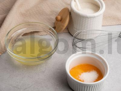 Klasikinis eggnog receptas Žingsnis 1