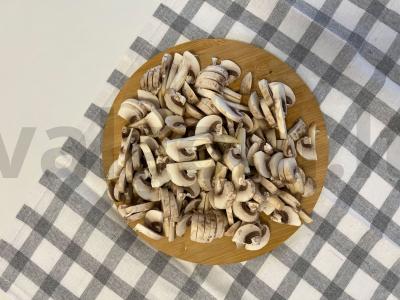 Wok su rūkyta vištiena ir grybais sojų padaže Žingsnis 1
