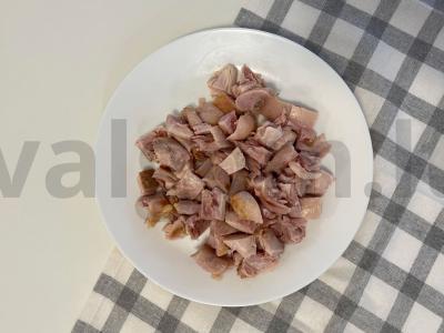 Wok su rūkyta vištiena ir grybais sojų padaže Žingsnis 2