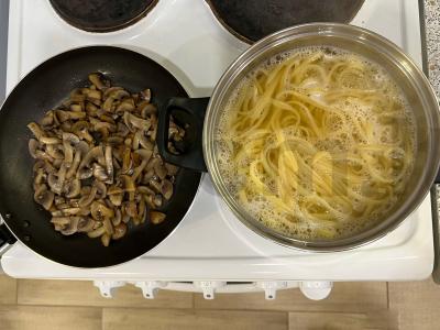 Wok su rūkyta vištiena ir grybais sojų padaže Žingsnis 3