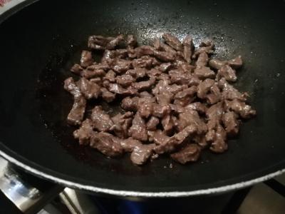 Jautienos stroganoff su jautienos nugarine Žingsnis 3