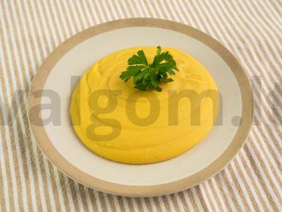 Žirnių košė puode. pagrindine nuotrauka