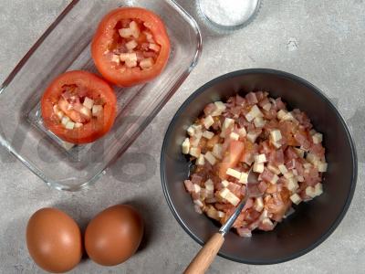 Pomidorai, įdaryti kiaušiniu ir balik Žingsnis 1