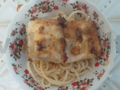 Kepta lydeka su makaronais pagrindine nuotrauka