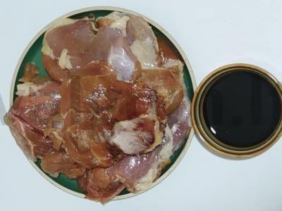 Keptos kalakutų šlaunelės su česnaku ir padažu Žingsnis 1