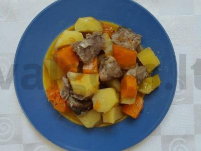 Kiauliena, kepta su moliūgais ir bulvėmis pagrindine nuotrauka
