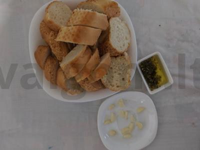 Keptas Kamambero sūris su česnakais, čiobreliais ir prancūziška bagete Žingsnis 1