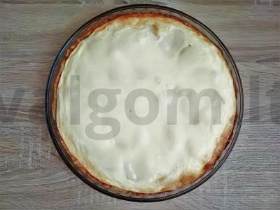 Oro bananų ir grietinės pyragas pagrindine nuotrauka