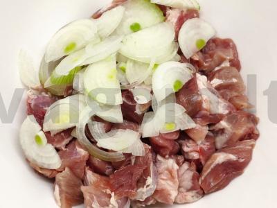 Kiaulienos kepsnys su bulvėmis Žingsnis 1