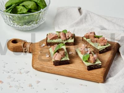 Avokadų užkandis su menkės kepenėlėmis pagrindine nuotrauka