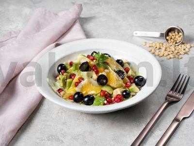 Avokadų ir apelsinų salotos pagrindine nuotrauka