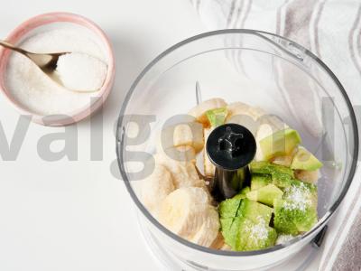 Avokadų ir bananų kokteilis Žingsnis 1
