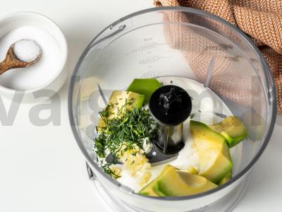 Avokadų padažas su grietine Žingsnis 2