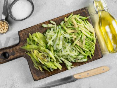 Avokadų salotos su alyvuogių aliejumi Žingsnis 1