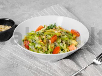 Avokadų salotos su alyvuogių aliejumi pagrindine nuotrauka