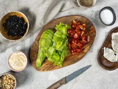 Daržovių salotos su avokadu ir feta Žingsnis 2