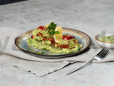 Avokadų salotos greitam maistui pagrindine nuotrauka