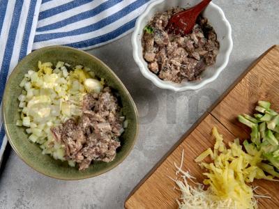 Avokadų salotos su konservuota žuvimi Žingsnis 2