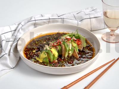 Avokadų salotos su tofu pagrindine nuotrauka