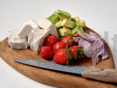 Avokadų salotos su braškėmis Žingsnis 2