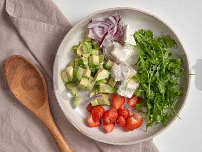 Avokadų salotos su braškėmis Žingsnis 4