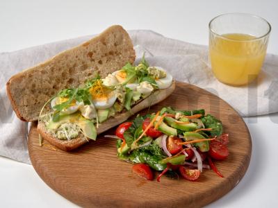 Chiabatta su avokadais pagrindine nuotrauka
