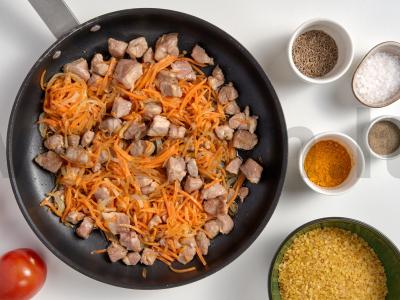 Bulgur kiaulienos plovas Žingsnis 1