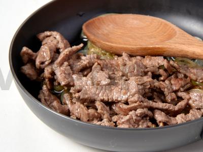 Bulgur plovas su jautiena keptuvėje Žingsnis 2