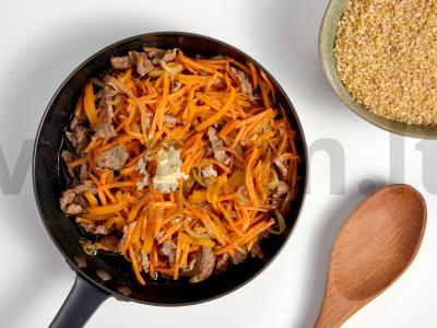 Bulgur plovas su jautiena keptuvėje Žingsnis 3