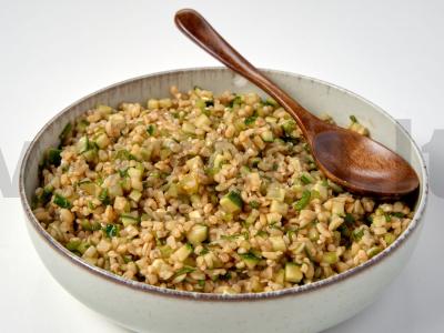 Bulgur salotos su agurkais Žingsnis 2