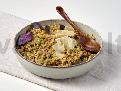 Bulgur salotos su agurkais pagrindine nuotrauka