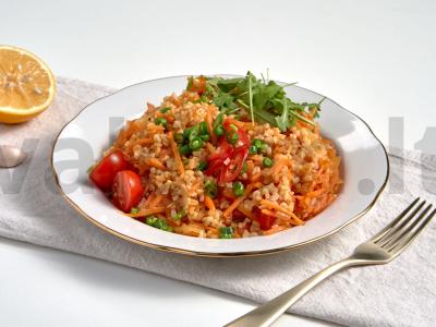 Bulgur garnyras su morkomis pagrindine nuotrauka