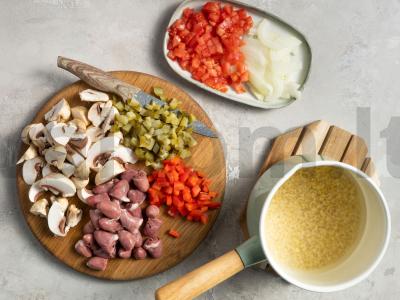 Bulgur su vištienos širdelėmis Žingsnis 1