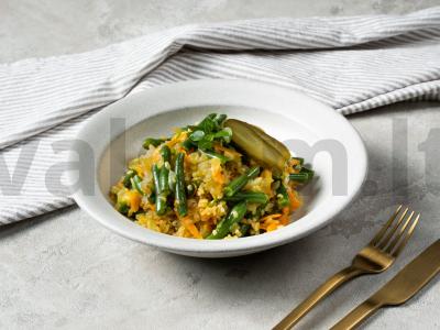 Bulgur su šparaginėmis pupelėmis pagrindine nuotrauka
