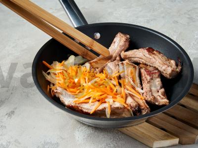 Bulgur su kiaulienos šonkauliukais Žingsnis 1