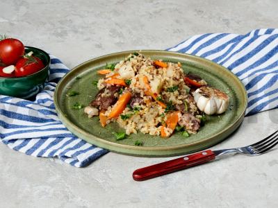 Bulgur plovas ant ugnies pagrindine nuotrauka