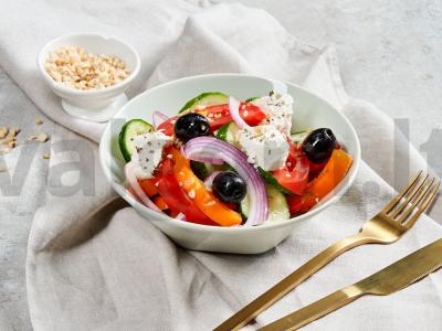 Graikiškos salotos su bryndza pagrindine nuotrauka