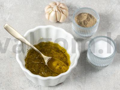Graikiškos salotos su česnakais Žingsnis 1