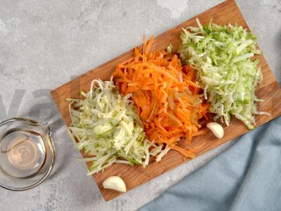 Paprastos dietinės salotos Žingsnis 1