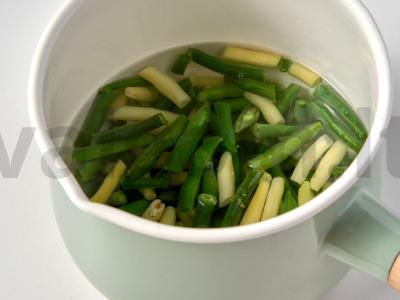 Dietinės salotos su vištienos krūtinėle Žingsnis 1