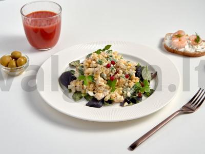 Dietinės salotos su vištienos krūtinėle pagrindine nuotrauka