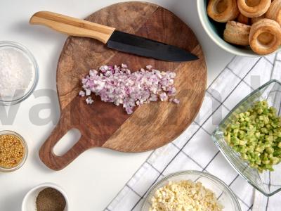 Dietinės kiaušinių salotos Žingsnis 1